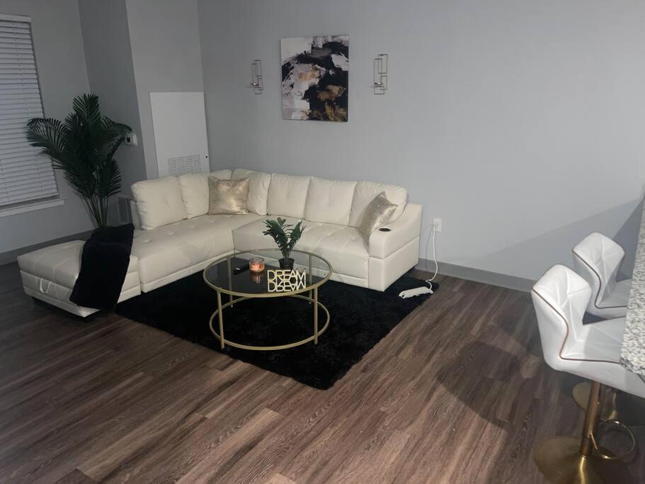 Luxurious & Spacious 1 Bedroom 햄프턴 외부 사진